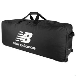 Torba na sprzęt sportowy New Balance BG93904GBKW – czarna. Czarne torby sportowe męskie New Balance, bez wzorów. Za 529.99 zł.