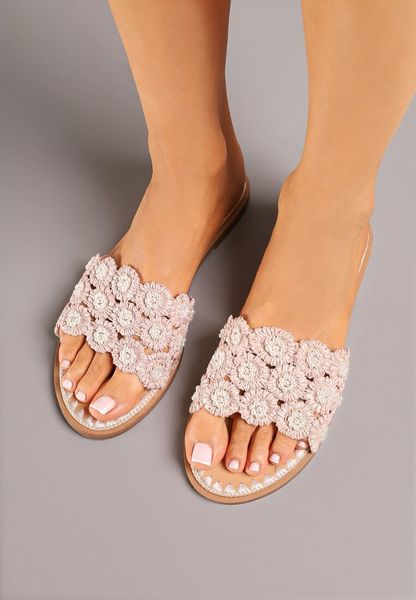 Różowe Klapki z Haftowaną Cholewką Talovira. Czerwone klapki damskie Born2be, bez wzorów, z jeansu, bez obcasa, na płaskiej podeszwie. Za 69.99 zł.