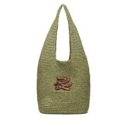 Torebka KARL LAGERFELD. Zielone torebki do ręki damskie KARL LAGERFELD, bez wzorów, klasyczne, bez dodatków. Za 779.99 zł.