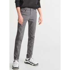 Spodnie slim fit - Szary. Spodnie materiałowe męskie Reserved. Za 129.99 zł.