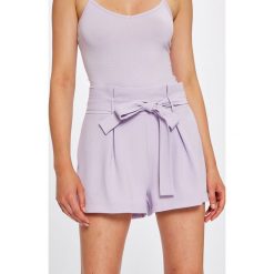 Answear - Szorty Violet Kiss. Szare szorty damskie ANSWEAR, z tkaniny, casualowe. W wyprzedaży za 79.90 zł.