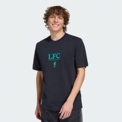 Koszulka Liverpool FC Seasonal Graphic. Czarne koszulki sportowe męskie Adidas, bez wzorów, z dzianiny, bez kołnierzyka, bez ramiączek, do piłki nożnej. Za 129.00 zł.