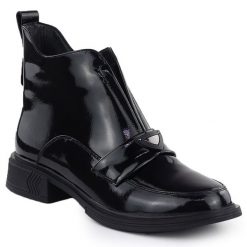 Skórzane botki damskie lakierowane czarne Gino Fabiani 9284. Czarne botki damskie marka niezdefiniowana, z lakierowanej skóry, eleganckie, bez obcasa, bez zapięcia. Za 299.99 zł.
