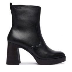 Botki Tamaris. Czarne botki damskie Tamaris, bez obcasa, na słupku, bez zapięcia. Za 469.99 zł.