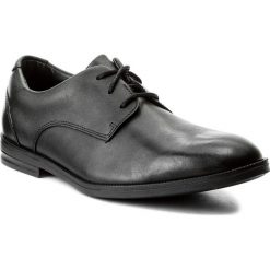 Półbuty CLARKS - Rufus Edge Bl 261268366 Black Leather. Czarne półbuty chłopięce Clarks, bez wzorów, z materiału, bez zapięcia. W wyprzedaży za 199.00 zł.