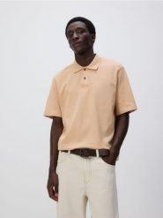 Koszulka polo boxy - jasnopomarańczowy. Brązowe koszulki polo męskie Reserved, l, bez wzorów, z bawełny, bez ramiączek. W wyprzedaży za 55.99 zł.