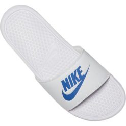 Białe Klapki Nike Benassi Jdi Slide 343880-102. Białe klapki męskie Nike, sportowe. W wyprzedaży za 149.00 zł.