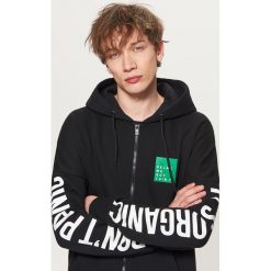 Bluza z napisem - Czarny. Bluzy damskie marki Cropp. Za 79.99 zł.