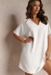 Biała Sukienka o Kroju Nietoperza z Ozdobnym Wiązaniem na Plecach Cylean. Białe sukienki damskie Renee, bez wzorów, bez kołnierzyka, bez ramiączek, mini. Za 49.99 zł.