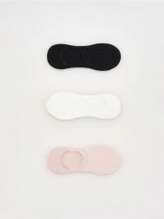 Skarpetki balerinki 3 pack - czarny. Czarne baleriny damskie Reserved, bez wzorów, bez obcasa. W wyprzedaży za 19.99 zł.