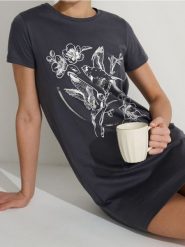 Bawełniana koszula nocna z nadrukiem - szary. Szare koszule nocne damskie Sinsay, l, bez wzorów, z bawełny. Za 29.99 zł.