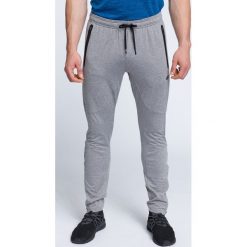 Spodnie treningowe męskie SPMTR200 - średni szary melanż. Legginsy sportowe męskie marki 4f. W wyprzedaży za 99.99 zł.