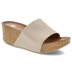 Beżowe Klapki Armodo Stylowe Obuwie Damskie Na Koturnie. Brązowe klapki damskie Armodo, bez wzorów, z jeansu, bez obcasa, na koturnie, bez zapięcia. Za 319.00 zł.