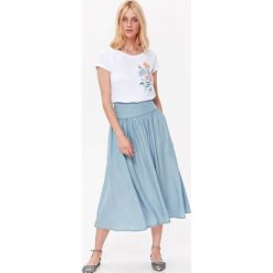 T-SHIRT KRÓTKI RĘKAW DAMSKI Z KWIATOWYM NADRUKIEM. T-shirty damskie marki TOP SECRET. W wyprzedaży za 19.99 zł.