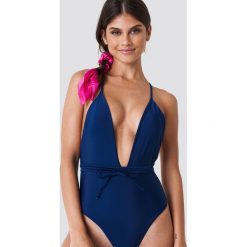 Hot Anatomy Kostium kąpielowy z dekoltem V - Blue. Niebieskie kostiumy jednoczęściowe damskie Hot Anatomy. Za 202.95 zł.