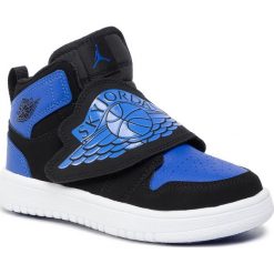 Buty NIKE - Sky Jordan 1 (Ps) BQ7197 004 Black/Hyper Royal/White. Czarne półbuty chłopięce Nike, bez wzorów, z materiału, bez zapięcia. Za 279.00 zł.