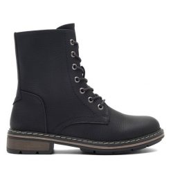 Trzewiki Clara Barson. Czarne botki damskie Clara Barson, bez obcasa, na płaskiej podeszwie, bez zapięcia. Za 129.99 zł.