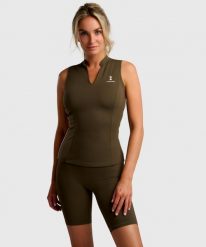 Koszulka Damska Elegance Tennis/Padel/Golf. Zielone koszulki sportowe damskie NORDICDOTS, bez wzorów, z materiału, bez kołnierzyka, bez ramiączek, na fitness i siłownię. Za 250.00 zł.
