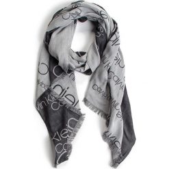 Szal CALVIN KLEIN - Logo Jaquard Scarf K50K504495 001. Szaliki i chusty damskie marki Calvin Klein. Za 229.00 zł.