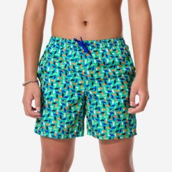 Spodenki surfingowe dla dzieci Decathlon 100 Geokani. Zielone kąpielówki dla chłopców Decathlon, bez wzorów, z materiału, sportowe. Za 39.99 zł.