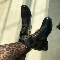 Czarne skórzane botki damskie Vinceza 66820. Czarne botki damskie VINCEZA, na jesień, z jeansu, eleganckie, z okrągłym noskiem, bez obcasa, na płaskiej podeszwie, bez zapięcia. Za 319.00 zł.