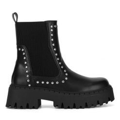 Botki DeeZee. Czarne botki damskie DeeZee, bez obcasa, na płaskiej podeszwie, bez zapięcia. Za 199.99 zł.