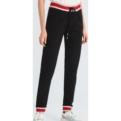 Spodnie joggery - Szary. Spodnie materiałowe damskie marki Sinsay. Za 49.99 zł.