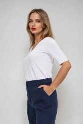 Bawełniana bluzka biała. Białe bluzki damskie MOODO, l, bez wzorów, z bawełny, bez kołnierzyka, bez ramiączek. Za 39.99 zł.