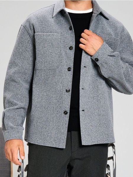 Koszula typu shacket - szary. Szare koszule męskie Sinsay, l, bez wzorów, bez kołnierzyka, bez ramiączek. Za 79.99 zł.