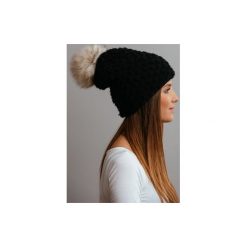 POMPOM - czarna czapka oversize z naturalnym futerkiem. Czarne czapki i kapelusze damskie marki Pompom, z wełny. Za 219.00 zł.