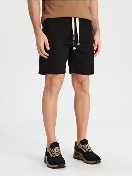 Szorty - czarny. Czarne szorty męskie Sinsay, l, bez wzorów, z bawełny. Za 29.99 zł.