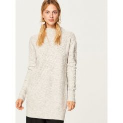 Długi sweter z półgolfem - Jasny szar. Szare swetry damskie Reserved. Za 119.99 zł.