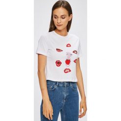 Trendyol - Top. Szare topy damskie marki Trendyol, z nadrukiem, z bawełny, z okrągłym kołnierzem, z krótkim rękawem. W wyprzedaży za 39.90 zł.