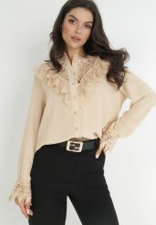 Beżowa Koszula z Koronką i Sargaia. Brązowe bluzki damskie Born2be, m, bez wzorów, z koronki, eleganckie, bez kołnierzyka, bez ramiączek. Za 159.99 zł.