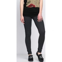 Czarne Spodnie Babyface. Spodnie materiałowe damskie marki Born2be. Za 34.99 zł.