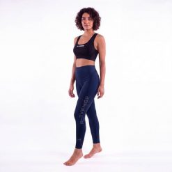 Damskie wygodne legginsy, dostępne w wielu kolorach. Niebieskie legginsy sportowe damskie R-EVENGE, l, bez wzorów, z materiału, z podwyższonym stanem, długie, na fitness i siłownię. Za 195.00 zł.