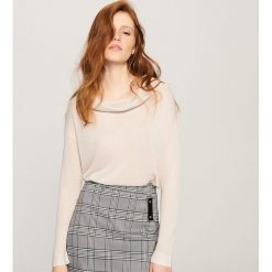 Sweter z szeroką stójką - Różowy. Czerwone kardigany damskie Reserved, ze stójką. Za 59.99 zł.