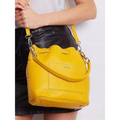 Torebka damska worek skórzana Rovicky żółta - Żółty. Żółte torebki shopper damskie ROVICKY, bez wzorów, z jeansu, boho, przez ramię, bez dodatków. Za 199.99 zł.