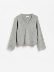 Sweter z raglanowym rękawem - szary. Szare swetry damskie Reserved, l, bez wzorów, z dzianiny, bez kołnierzyka, bez ramiączek, bez kaptura. Za 119.99 zł.