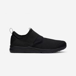 Buty do chodzenia męskie Newfeel PW 160 Slip-On. Białe buty sportowe męskie Decathlon, z kauczuku, bez zapięcia, trekkingowe. Za 119.99 zł.