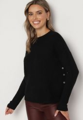 Czarny Sweter z Ozdobnymi Guzikami i Cyrkoniami Rerilina. Czarne swetry damskie Born2be, uniwersalny, z aplikacjami, z jeansu, klasyczne, bez kołnierzyka, bez ramiączek, długie, bez kaptura. Za 74.99 zł.