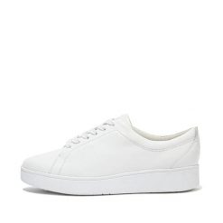 Damskie skórzane buty sportowe FitFlop Rally. Białe obuwie sportowe damskie Flip Flop, bez wzorów, z jeansu, tenisowe. Za 564.00 zł.