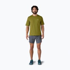 Koszulka męska Patagonia Cap Cool Daily Graphic Shirt Lands. Zielone koszulki sportowe męskie Patagonia, m, bez wzorów, bez kołnierzyka, bez ramiączek, trekkingowe. Za 199.99 zł.