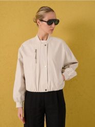 Kurtka bomber z kieszenią piersiową - kremowy. Białe kurtki damskie Sinsay, l, bez wzorów, bez kaptura. Za 89.99 zł.