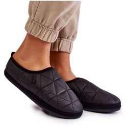 Damskie Wsuwane Papcie Big Star KK274606 Czarne. Czarne kapcie damskie bez wzorów, z gumy. Za 159.39 zł.