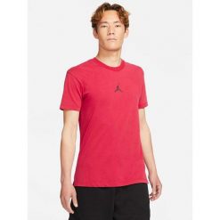 Koszulka męska nike air jordan dri-fit short-sleeve graphic top tee gym red. Czerwone koszulki sportowe męskie Jordan, m, bez wzorów, bez kołnierzyka, bez ramiączek, do koszykówki, dri-fit (nike). Za 129.00 zł.