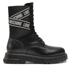 Trzewiki LOVE MOSCHINO. Czarne botki damskie Love Moschino, bez obcasa, na płaskiej podeszwie, bez zapięcia. Za 699.99 zł.