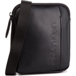 Saszetka CALVIN KLEIN - Elevated Logo Mini Flat Crossover K50K503874 001. Czarne saszetki męskie Calvin Klein, ze skóry ekologicznej, młodzieżowe. Za 299.00 zł.