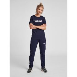 Koszulka sportowa z krótkim rękawem damska Hummel Cotton Logo. Niebieskie koszulki sportowe damskie Hummel, m, bez wzorów, z bawełny, bez kołnierzyka, bez ramiączek, do piłki nożnej. Za 59.00 zł.