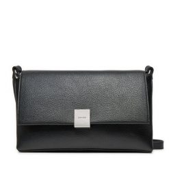Torebka Calvin Klein. Czarne torebki do ręki damskie Calvin Klein, bez wzorów, klasyczne, bez dodatków. Za 289.99 zł.